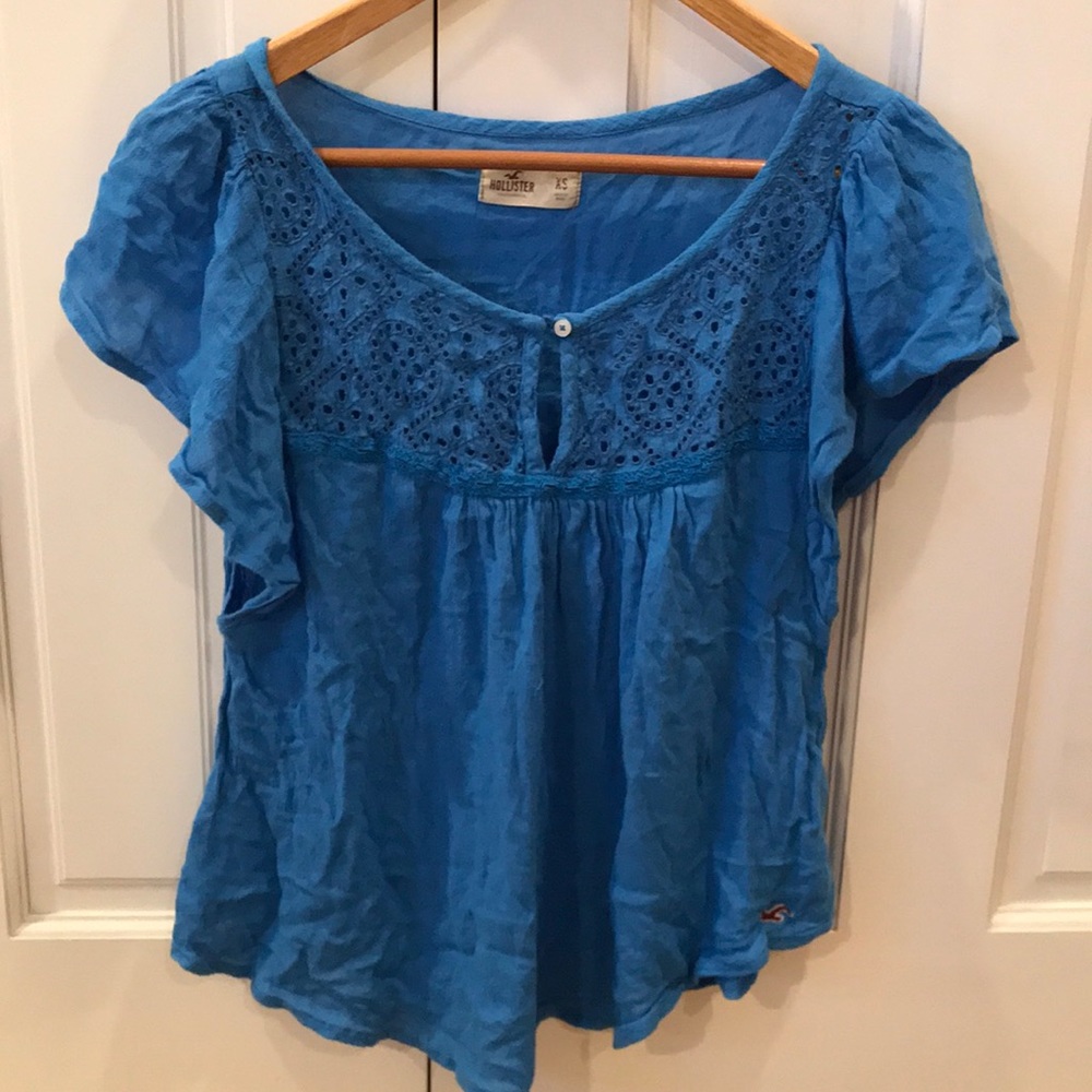 Blue detailed hollister top